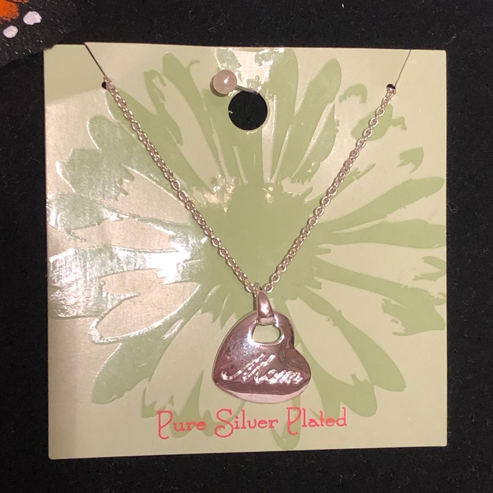 “MOM” 💼 Heart Silver Plated Pendant - Picture 2 of 10